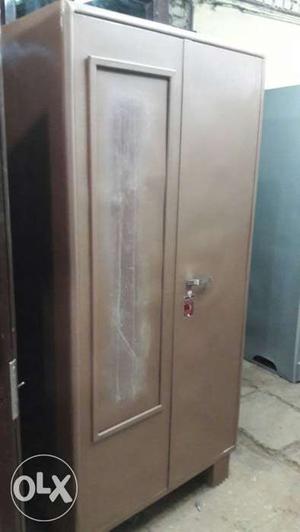 Steel cupboard in a vry gud condition. size 36 ×