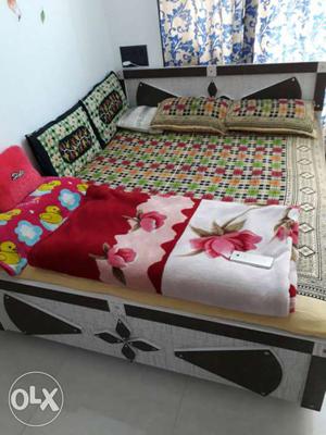Urgent selling best condition bed with mattress..Fix rate no