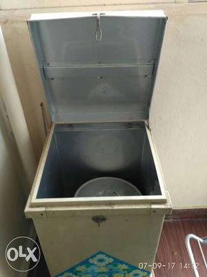 Steel body storge drum.Can be locked good