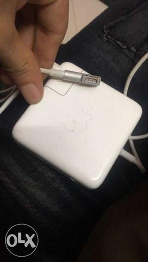 Apple macbook pro adapter orignal one