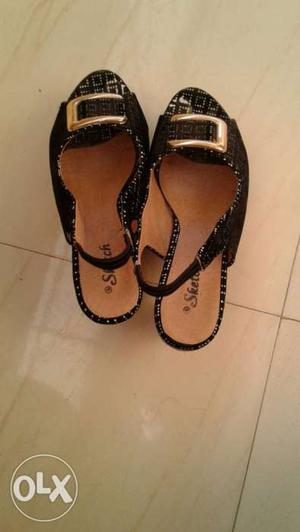 Black heels size 5