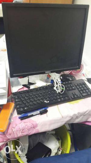 Dell Flat Screen Monitor With Corded Keyboard