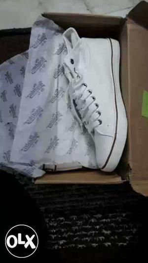 New white sneaker size _UK 8 new unused not price