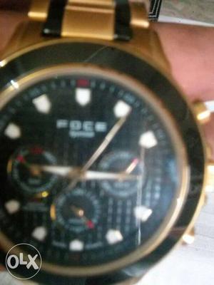 Round Black And Silver Foce Chronograph Watch With Link