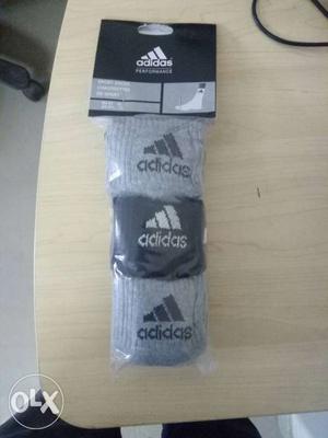 We have 500 pcs 3pair sock in one packet