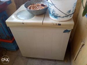 Whirlpool semi automatic washing machine In good