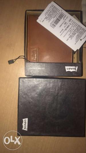 Brown Levi's Leather Bi-fold Wallet In Box