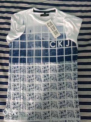 Calvin klein (M)size t shirt. great quality 100%