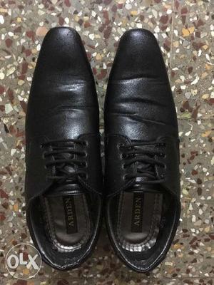 Formal shoes size 8..5days old..its too tight for