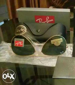 Imported rayban gold fr sale only one left