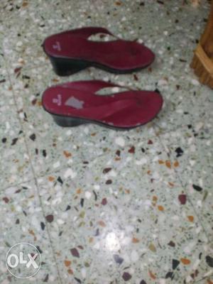 It is a high heel ladies chappal size 5.notever