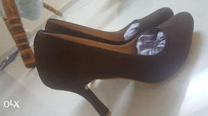 Ladies branded shoes size 39 brown colour unused