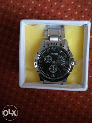 New watch didn't wear more than 2times.. Selling