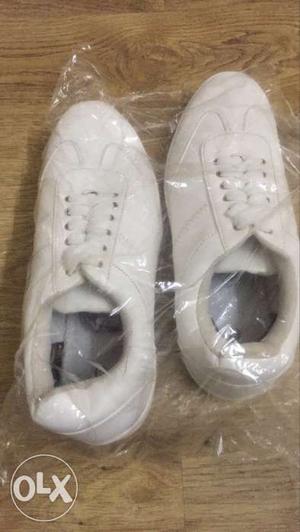 White Low Top Sneakers In Pack...size 8