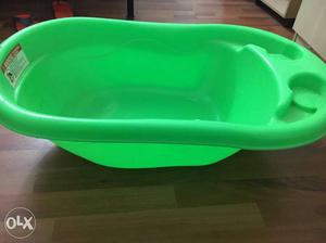 Baby bath tub. 6 months old. new condition. Brand