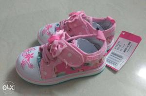 Brand new kittens brand 22size baby gal shoes..