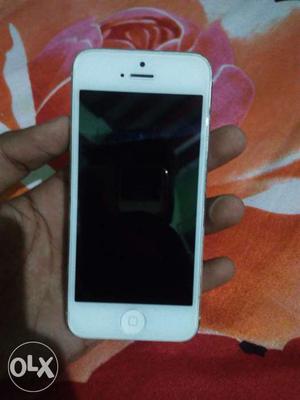 I phone 5 {16 gb} silver colour 4G mobile h