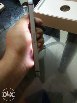 Iphone5s gray colour 16 gb with box full