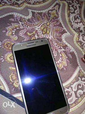 Samsung galaxy j7 brand new condition with all