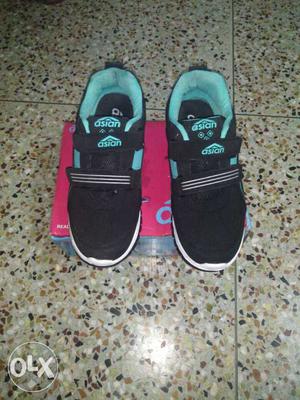 Black-and-teal Asian Velcro Shoes