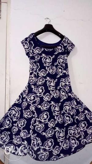 Blue And White Floral Cap-sleeve Dress