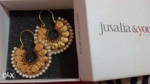 Branded new earings for girls brand name - juvalia&you