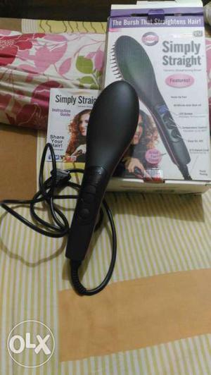 Ceramic straightening brush heats up fast with an