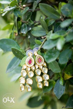 Enrich your bridal look with this beautiful piece