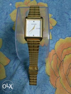 Just bought New Sonata golden White watch...with day n date
