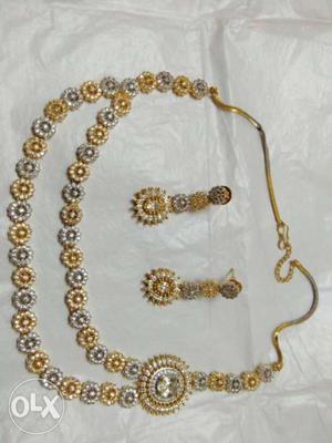 Necklace set with Earing.
