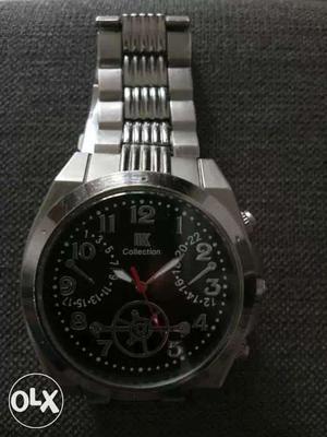 Round Silver Chronograph Watch With Stainless Steel Straps