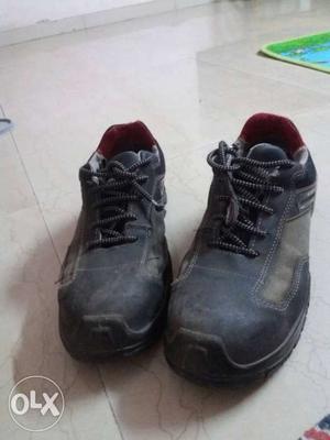 Safety shoe with steel toe good condition