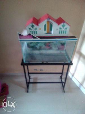 White And Red House Miniature; Clear Pet Tank