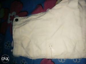 White short pant waist size 28 pant with sytlish