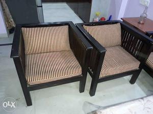 2 yrs old gud condition sofa wd table. want to