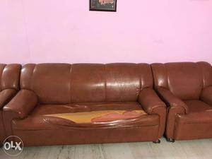 5 piece sofa set (3-1-1) Its in good condition