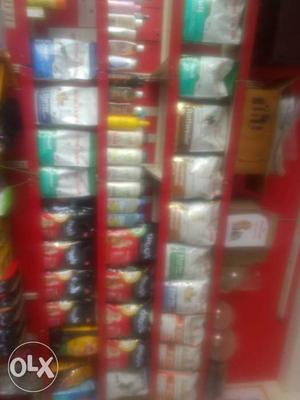 All brand pet food available here and shampoo.