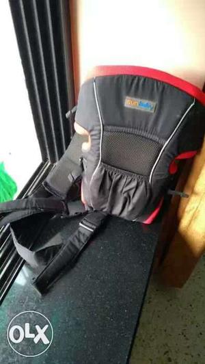 Baby carrier in good condition like new..not used