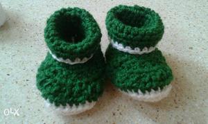 Baby (upto 1 year) woolen crochet shoes.