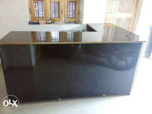Black And Brown Sectional Desk Sirf 2 mahine purana hai