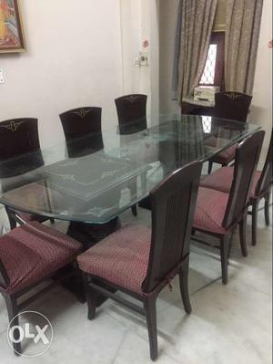 Dinning table in good condition for 8 persons