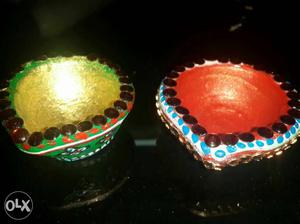 Get handmade decorated diyas for 100 Rs for 10