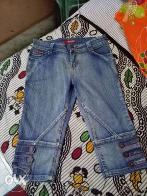 I want to sell this brand new jeans which
