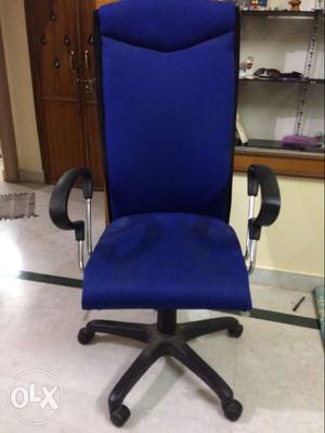 Office boss chair in very good condition, 8