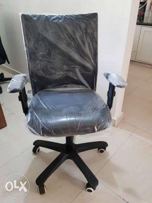 Office executive chairs for sale in excellent