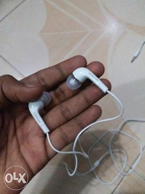 Samsung original headphones one week old