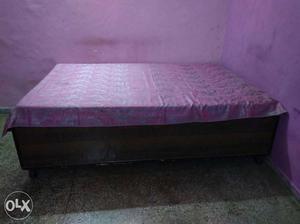 Single bed for sale. size 4*6. 1yr old. gud