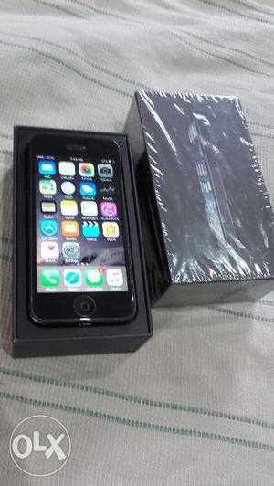 Apple iphone 5 in excellent condition with all