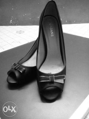 Black High Heels. Size-41/7. Completely goes with