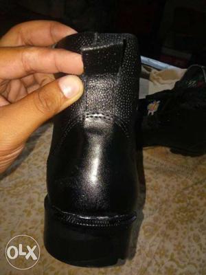 Cylindrical Black Leather Shoes